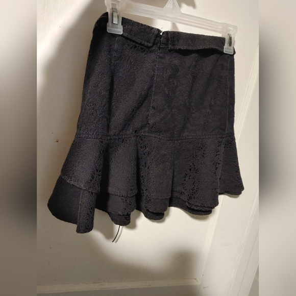 Cute lace up ruffled mini skirt - Picture 2 of 5